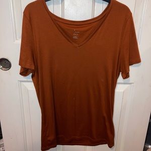 Burnt orange V-cut t-shirt
